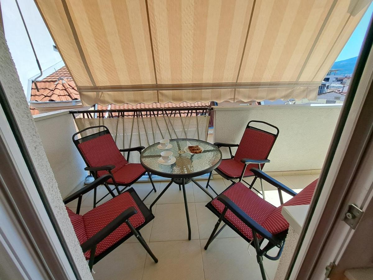 Bright Top Floor Apartment With Free Parking Skopje Zewnętrze zdjęcie