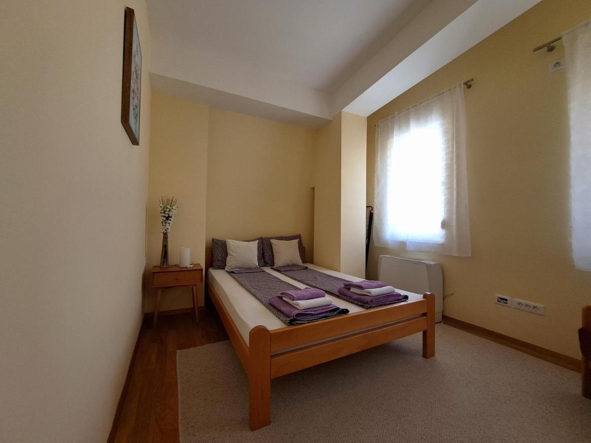 Bright Top Floor Apartment With Free Parking Skopje Zewnętrze zdjęcie