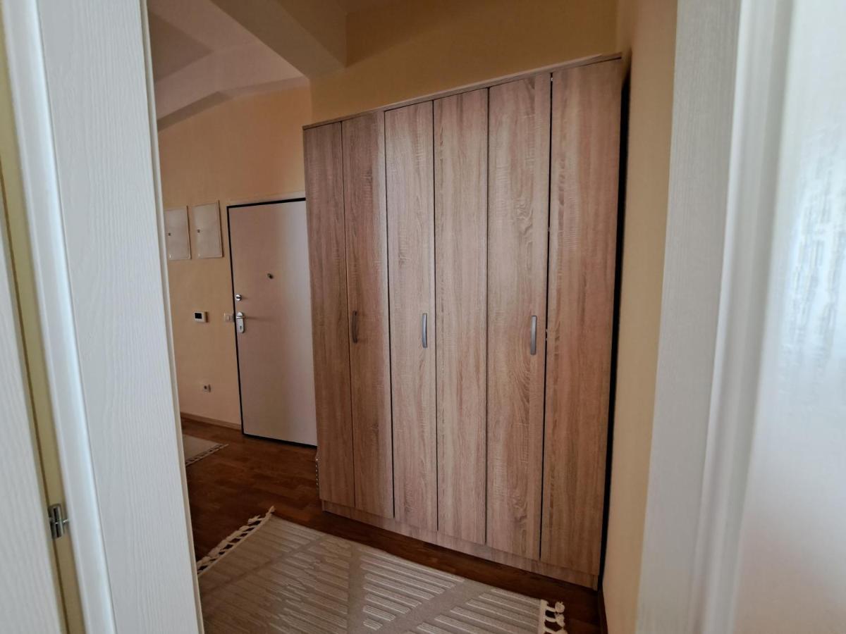 Bright Top Floor Apartment With Free Parking Skopje Zewnętrze zdjęcie