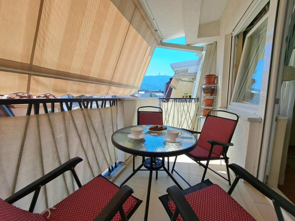 Bright Top Floor Apartment With Free Parking Skopje Zewnętrze zdjęcie