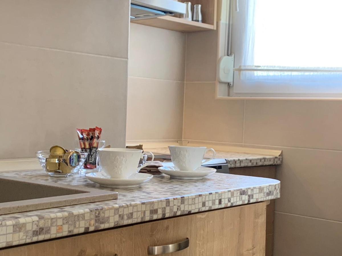 Bright Top Floor Apartment With Free Parking Skopje Zewnętrze zdjęcie