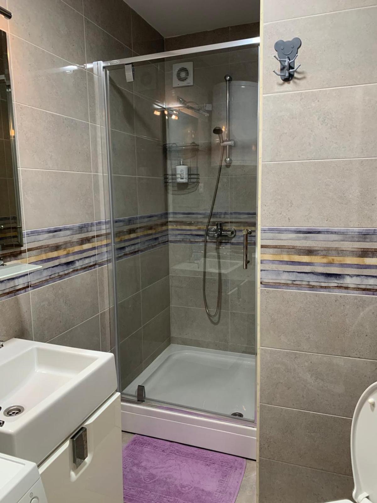 Bright Top Floor Apartment With Free Parking Skopje Zewnętrze zdjęcie