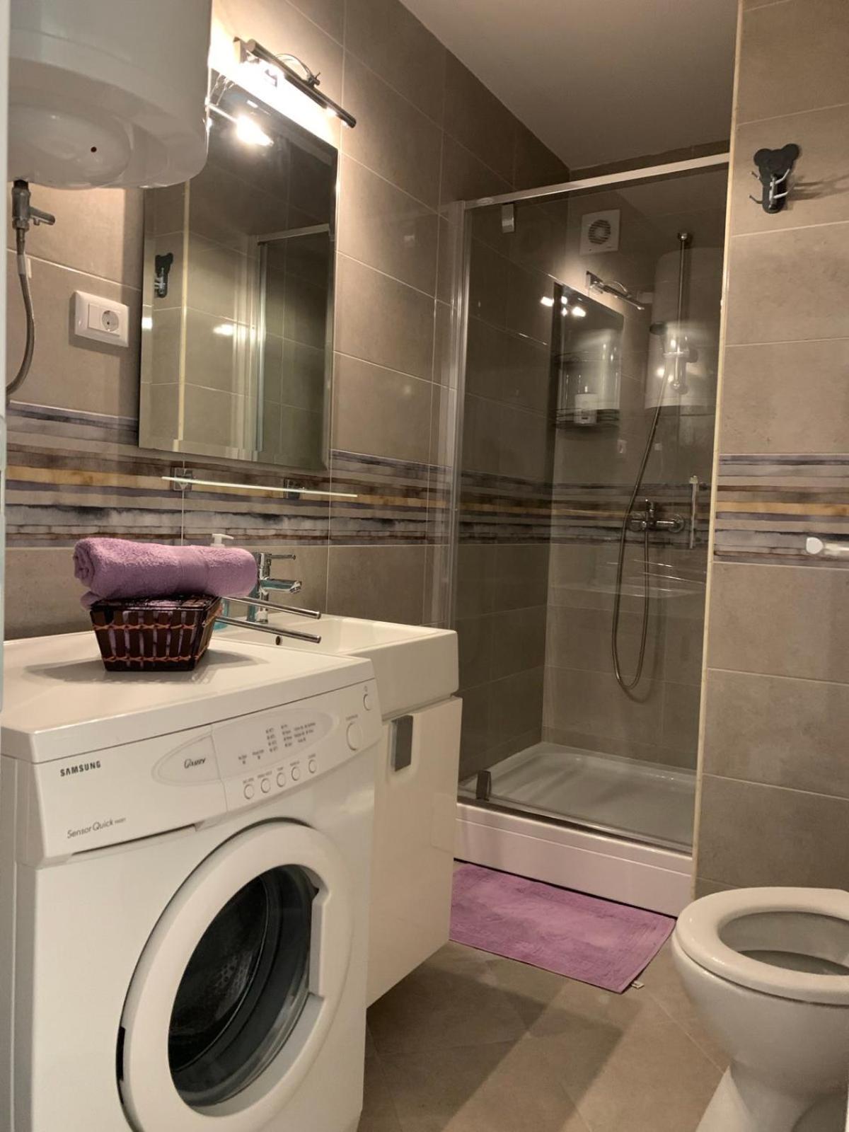 Bright Top Floor Apartment With Free Parking Skopje Zewnętrze zdjęcie