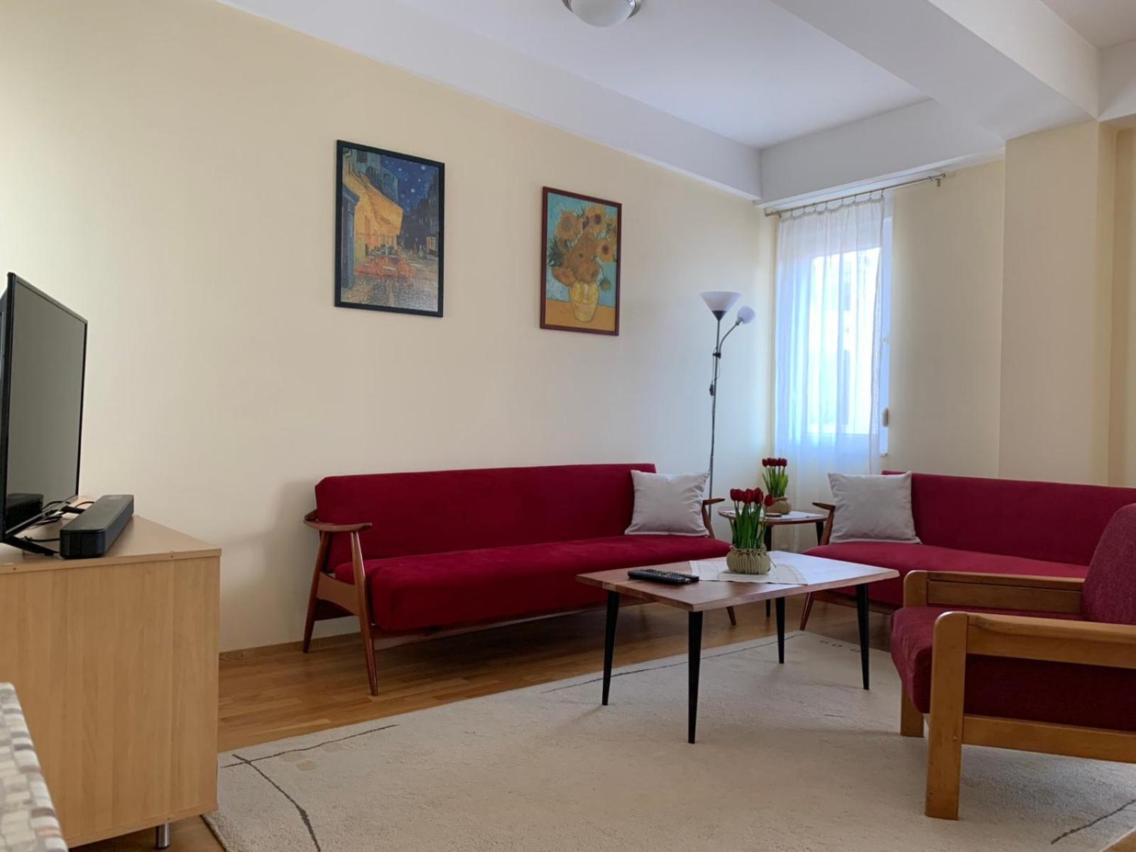 Bright Top Floor Apartment With Free Parking Skopje Zewnętrze zdjęcie